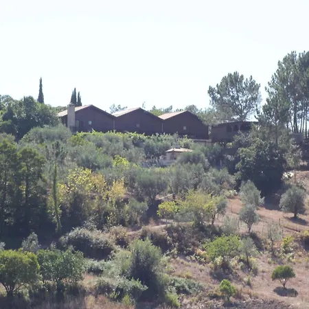 Апартаменты Charming In Matas With Pool, 20 M² Mata (Fornos de Algodres)